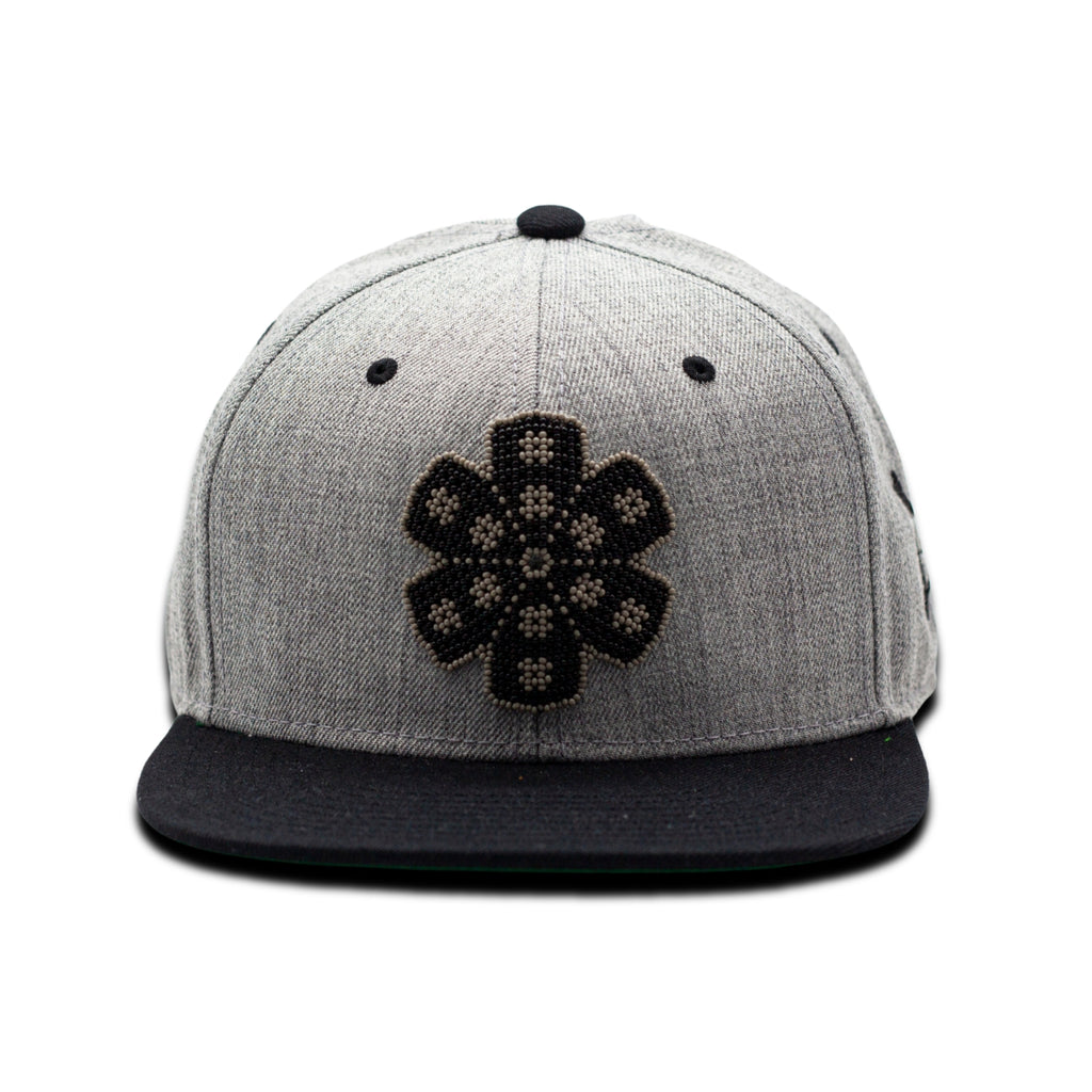 GORRA PLANA GRIS JASPET NEGRO| PEYOTE NEGRO - Huari MX
