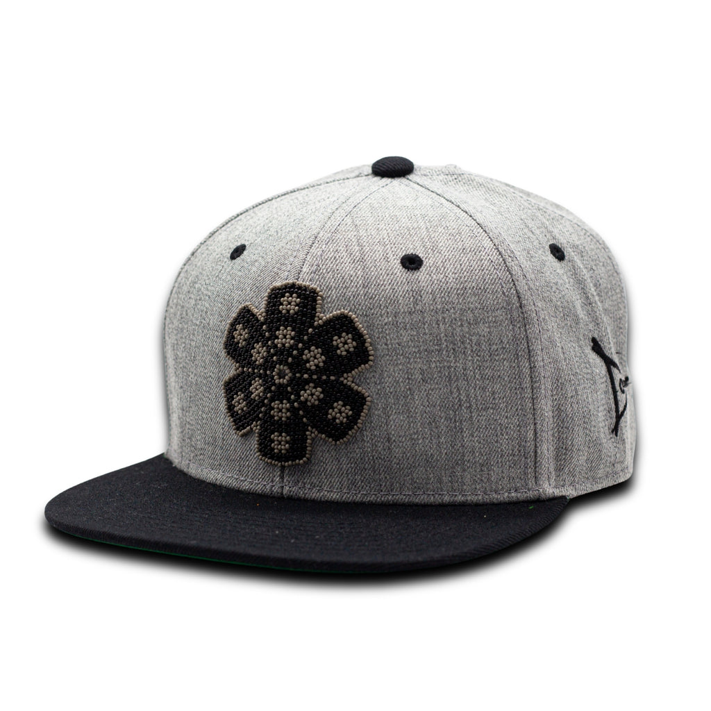 GORRA PLANA GRIS JASPET NEGRO| PEYOTE NEGRO - Huari MX