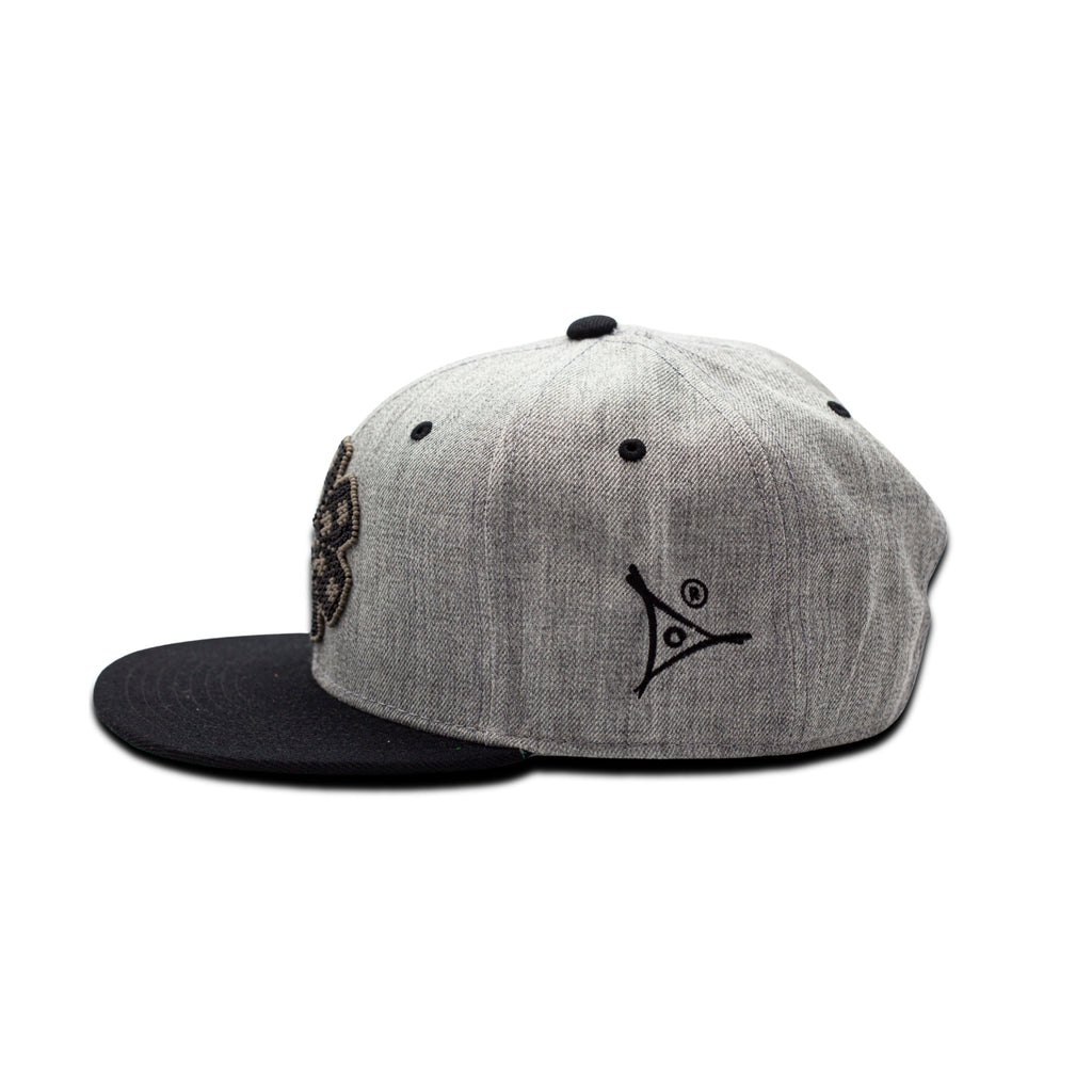 GORRA PLANA GRIS JASPET NEGRO| PEYOTE NEGRO - Huari MX
